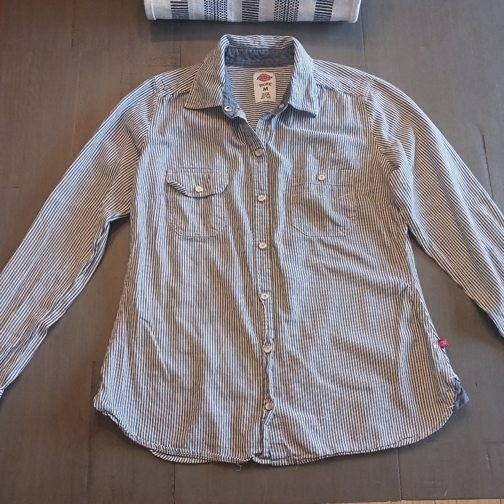 Dickies Size Medium Button Down